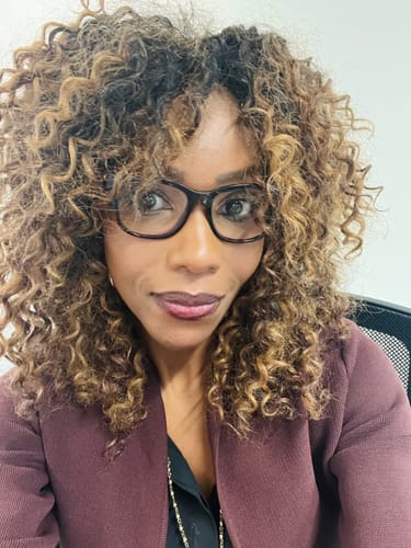 Customer wearing Freetress Beach Curl crochet braids in a highlighted, shoulder-length style.