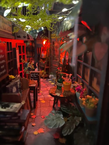 Customer photo review of Neo Ramen MiniAlley – A Cyberpunk DIY Diorama Booknook (Ship Early FEB 2026)