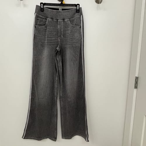 Customer photo review of DRAFT: TikTok NWOT "Denim" Stripe Bottoms