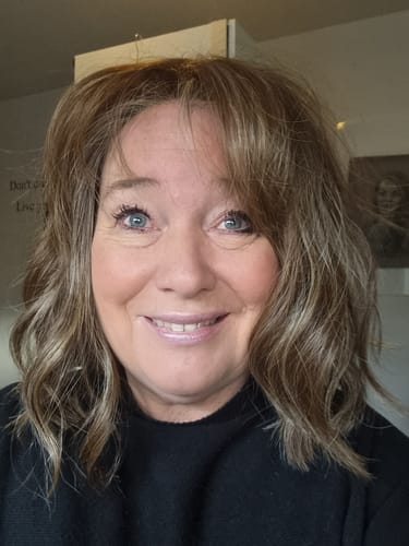 Customer photo review of JBEXTENSION 14 Inches Hazelnut Pre-Cut Side Part Snowflake Lace Frontlace Glueless Wig LAURA SNOWFLAKE HAZELNUT【BENDY EAR TABS】- M/L