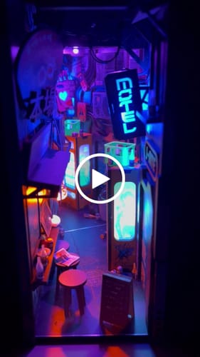 Customer video review of Neo Ramen MiniAlley – A Cyberpunk DIY Diorama Booknook