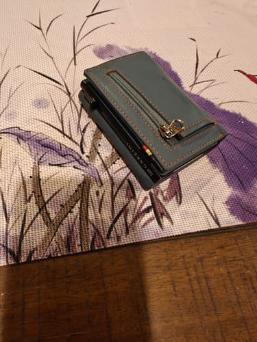 Customer photo review of Metal Wallet Trifold - 10 Cards