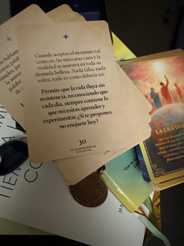 Customer photo review of El Gran Despertar: La Era Dorada ✨🌌💛 - Mazo Guía de 47 cartas (Preventa)