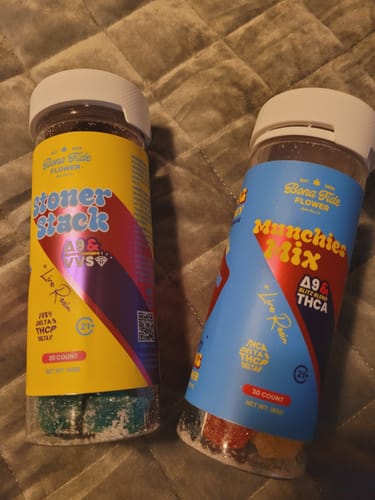 Customer photo review of D9 & VVS DIAMONDS • 250MG VEGAN GUMMIES • STONER STACK