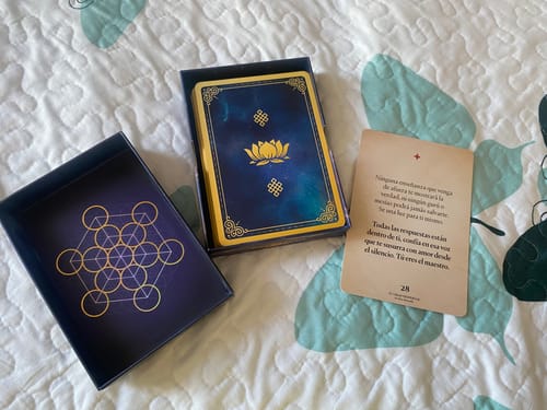 Customer photo review of El Gran Despertar: La Era Dorada ✨🌌💛 - Mazo Guía de 47 cartas (PREVENTA)