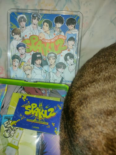 Customer's 2026 Lezhin Season's Greeting, with the illustrated case and official membership card visible.