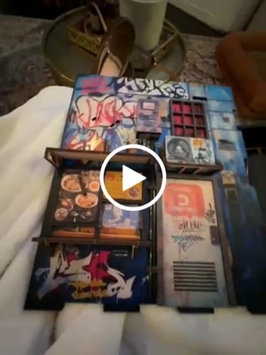 Customer video review of Neo Ramen MiniAlley – A Cyberpunk DIY Diorama Booknook