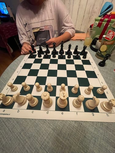 Customer photo review of Tablero de ajedrez de goma con set de piezas ABS