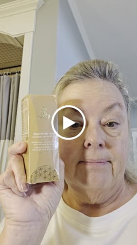 Customer video review of Color Changing 4 in 1 Foundation