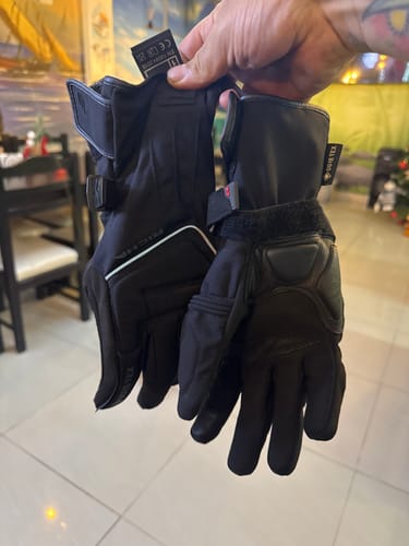 Customer photo review of INVADER GORE-TEX GLOVES