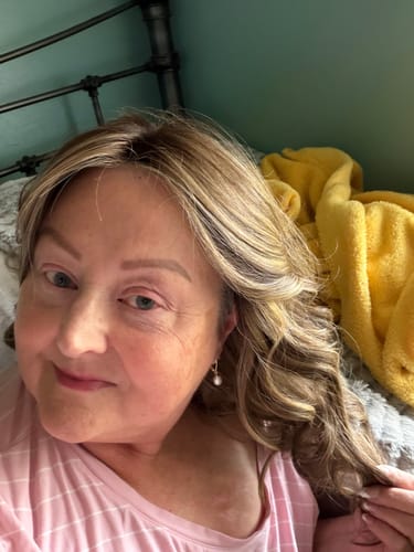 Customer photo review of BOMBSHELL BEAUTY - Frosted Pecan