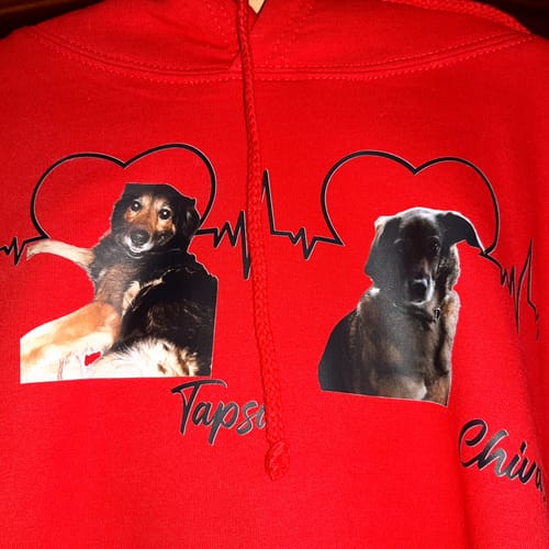Customer photo review of Dein Herz schlägt für deinen Hund – Personalisiere deinen Hoodie!