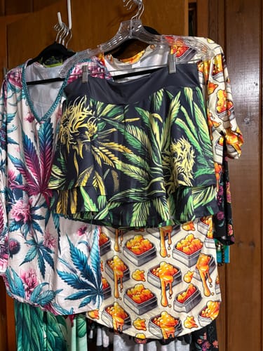 Customer photo review of 710 V-Neck Tee