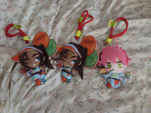 Customer's three Alien Stage Roller Star Series plush keychains featuring two Hyuna and one Mizi character dolls.