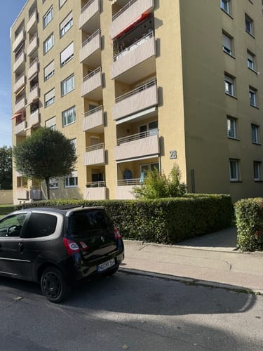 Kundenbewertung mit Foto zu Hausnummer auf Linie