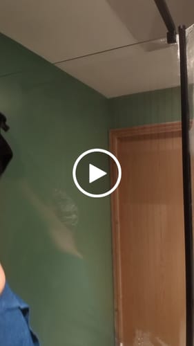 Customer video review of Magicwipe™ XXL Bathroom Drying Cloth (40x60cm)