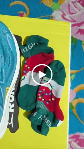 Customer video review of Feetures Elite Light Cushion No Show Tab Merry & Bright