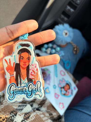 Customer photo review of Gamer girl Keychain bundle - Goji