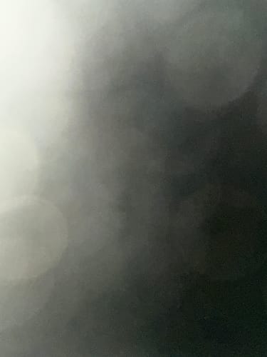 Klant deelt een onduidelijke, wazige close-up.