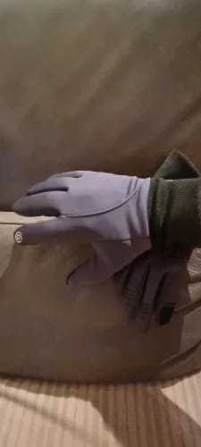Customer photo review of Winter Gloves for Men Women - Waterproof Thermal Glove for Cold Weather,for Running Cycling with Touchscreen Finger