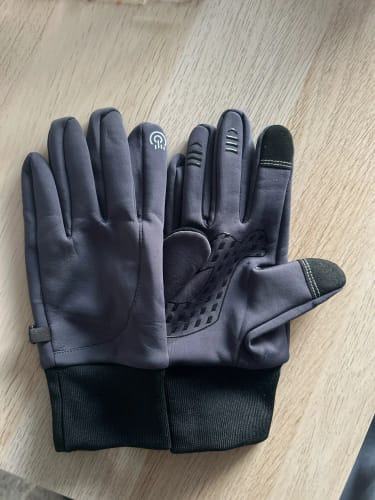 Customer photo review of Winter Gloves for Men Women - Waterproof Thermal Glove for Cold Weather,for Running Cycling with Touchscreen Finger