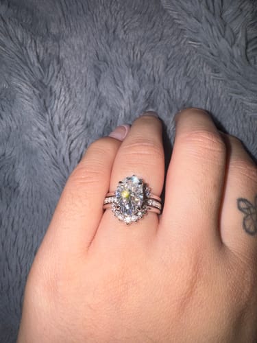 Customer photo review of Moissanite 4.0Ct Oval Cut White Gold Wedding Ring Set