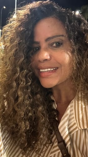 Customer photo review of Lace Front Tela HD Valeria Castanho com Luzes 33/22 Cacheada - Repartição Livre 13x4