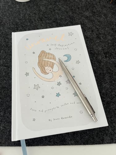Customer photo review of 'Unravel' A Self-Reflection Journal
