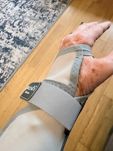 Customer photo review of Push Braces Med Wrist Brace Splint