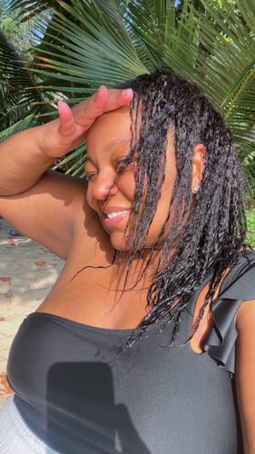 Customer photo review of CurlyMe 3 In 1 Half Wig Kinky Straight Glueless Install Half Wig With Draw-string Beginner Friendly
