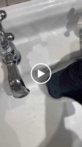 Customer video review of Magicwipe™ XXL Bathroom Drying Cloth (40x60cm)