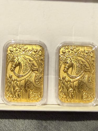 Customer photo review of 24K Yellow Gold (99.99% Gold Purity) Essential Horse