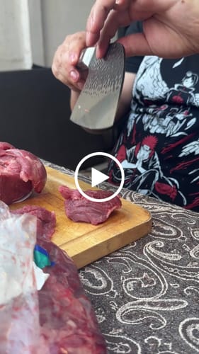 Customer video review of Hacha Serbio Acero Inoxidable Hoja 18 cm - PIÑON