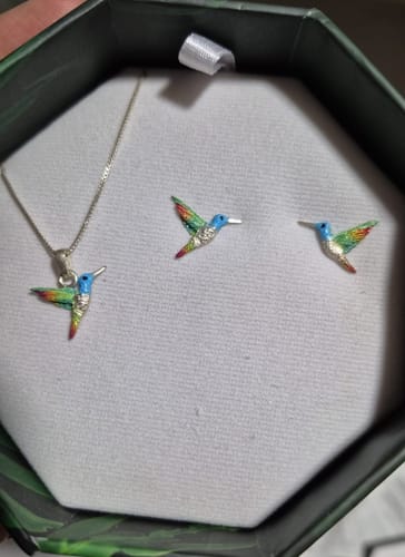 Customer photo review of Collar y Aretes Colibrí Violeta