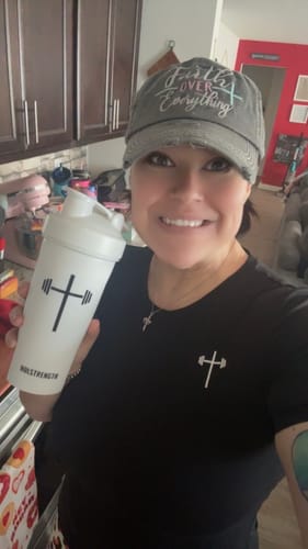 Customer photo review of HolStrength Blender Bottle
