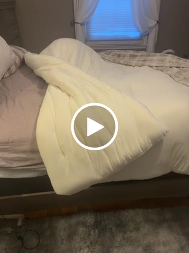 Customer video review of MarshMellow Comforter