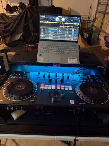 Customer photo review of Pioneer DDJ REV5, 2 Channel DJ Controller Package with ProX Flight Case