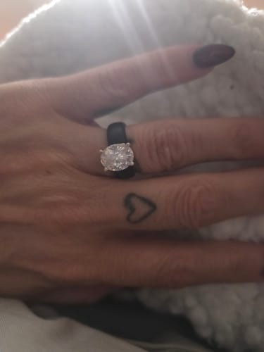 Reviewer's hand wearing the black Silicone Ring with a large, sparkling oval-cut cubic zirconia.