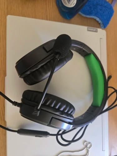 Customer photo review of BINNUNE Gaming Headset with Mic for PS4 PS5 Xbox Series X|S Xbox One PC Switch Wired Gaming Headphones for Playstation 5 Xbox 1