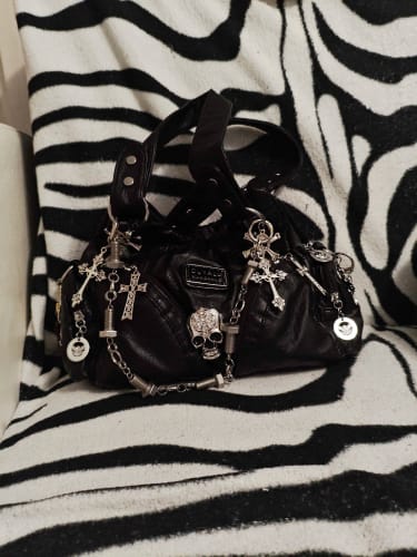 Customer photo review of women Y2k girl Vintage Harajuku full of chains gothic Rivet spike Gothic One Shoulder Handbag Women’s punk Tote Steampunk Bags