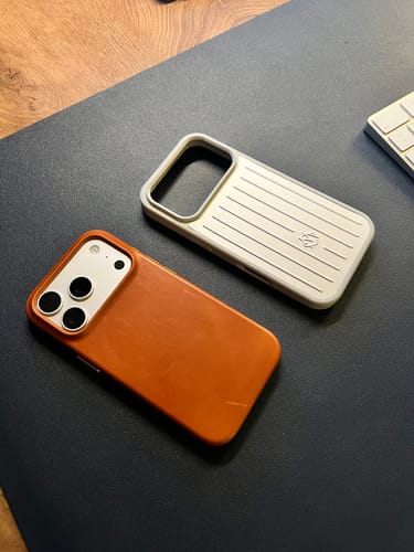 Customer photo review of The Minimalist Full-Grain Leather iPhone 17 Pro MagSafe Case - Saddle Tan