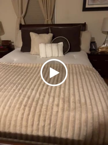 Customer video review of MarshMellow Comforter