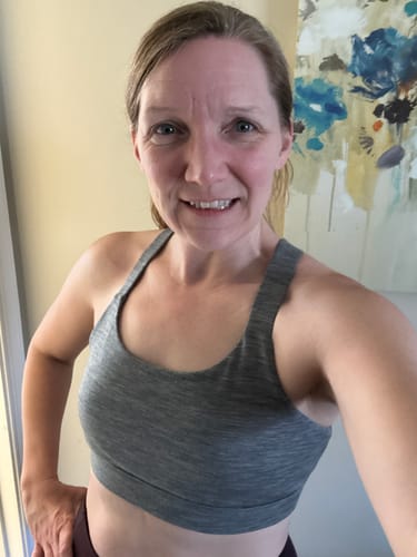 Reviewer showing the comfortable fit of the Livi Bra in Graphite Heather.