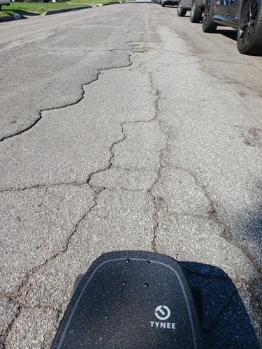 Customer photo review of Tynee® Mini 3 SL Hub Motor Electric Skateboard & Shortboard