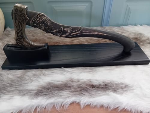 Customer photo review of Wooden stand for axe Black 22"