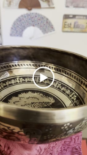 Customer video review of CUENCO TIBETANO GRABADO (DO - 25,5 CM)