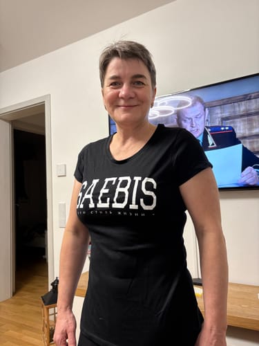 Customer photo review of Lifestyle Damen T-Shirt tailliert schwarz by SAEBIS®