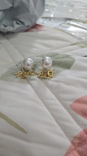 Customer photo review of Elegant Business Pearl & Star Stud Earrings for Women Fashionable Travel Banquet Party Jewelry Accessory