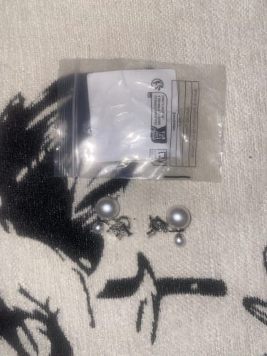 Customer photo review of Elegant Business Pearl & Star Stud Earrings for Women Fashionable Travel Banquet Party Jewelry Accessory