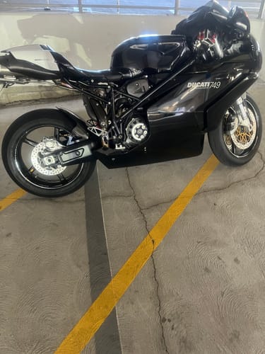 Customer photo review of Bluetooth Moto Earbuds